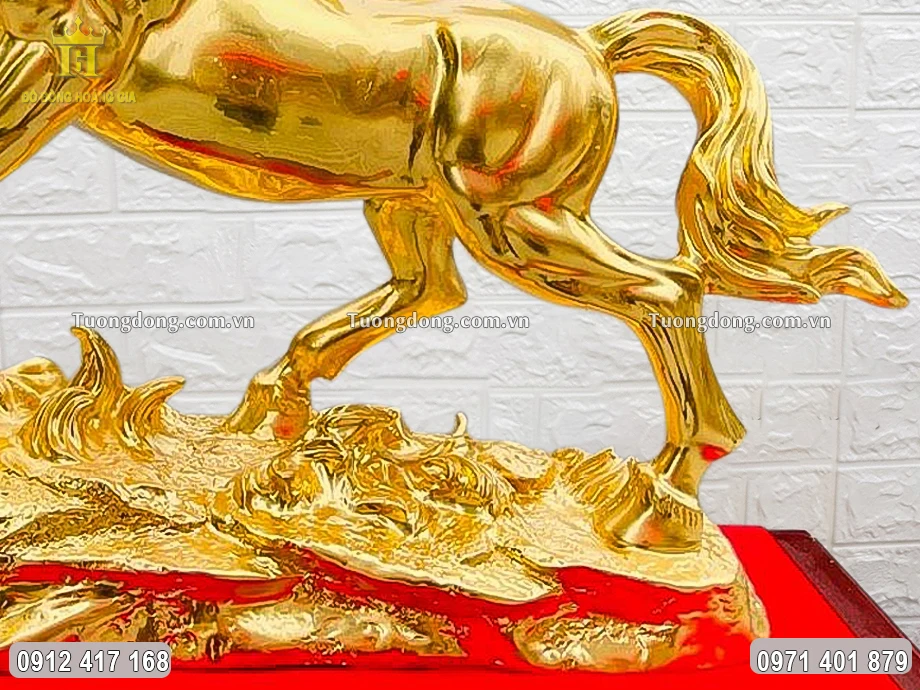 Hình ảnh phía sau linh vật ngựa